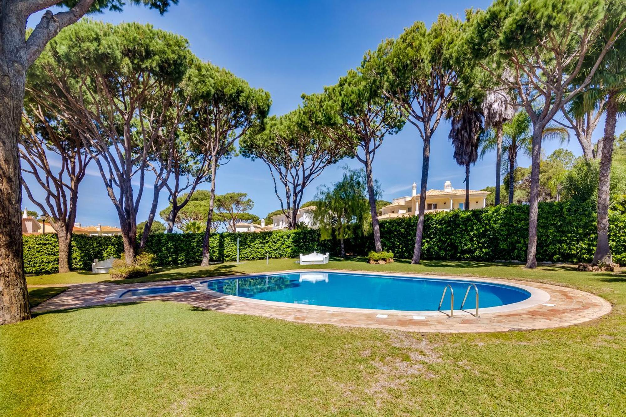 Villa Oliveiras De Vilamoura By The Portuguese Butler Куартейра Екстериор снимка